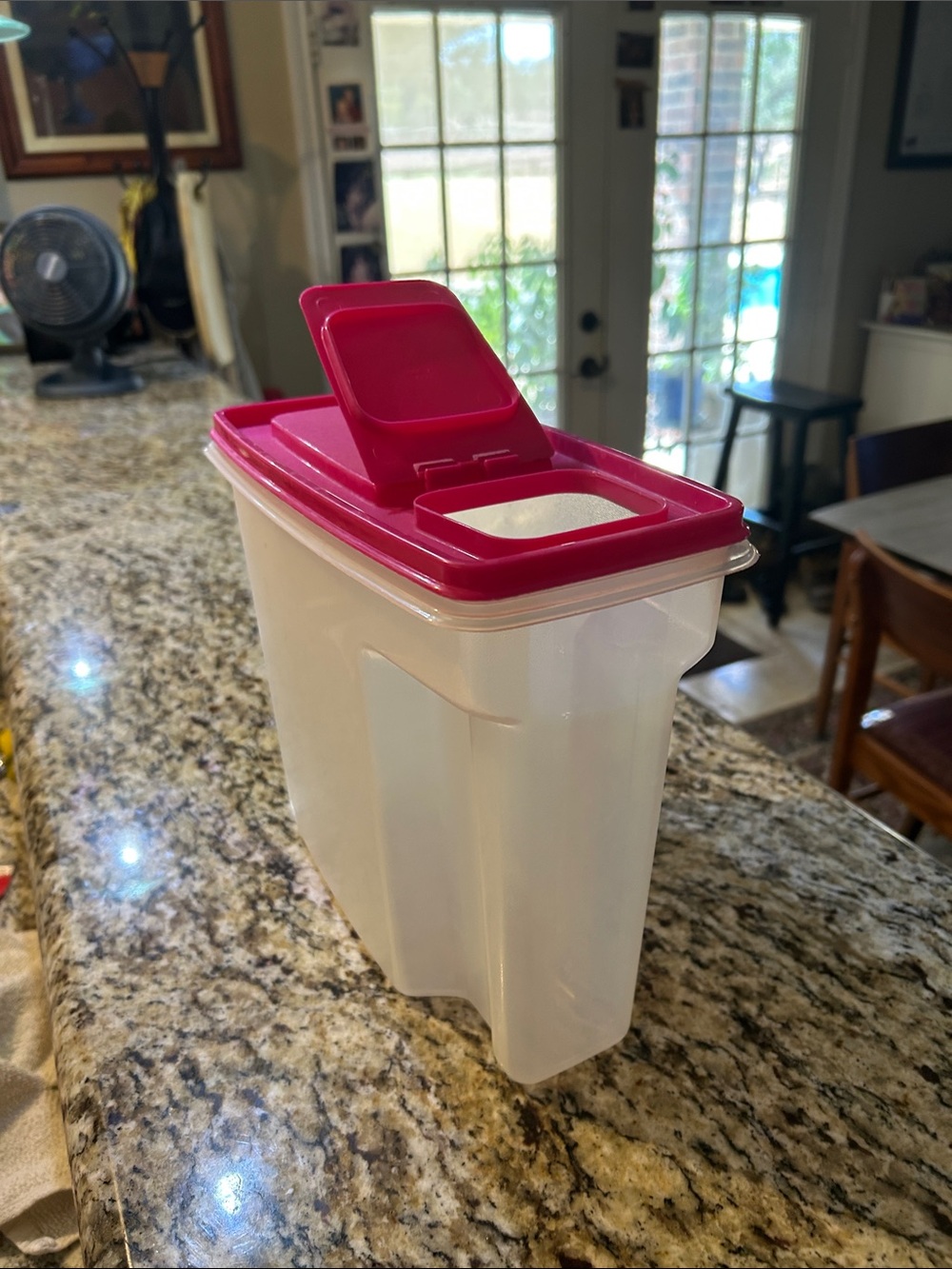 Rubbermaid Clear 21 Cups Storage Container with Pink Flip-Top Lid